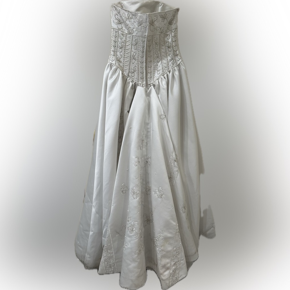 Elegant Strapless White Wedding Gown- worn once - Picture 5 of 10